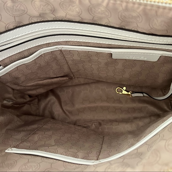 Like new MK Tote Bag ✨ - Picture 4 of 4